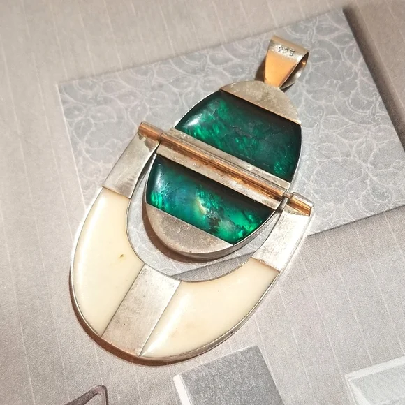 1960s Modernist Designer Abalone MOP Hinged Sterling Pendant - Picture 4 of 8